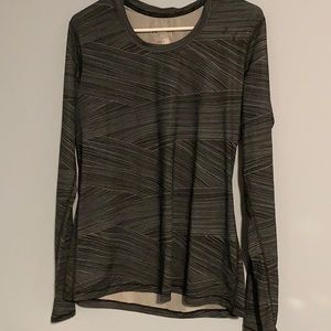 Under armour heat gear athletic shirt